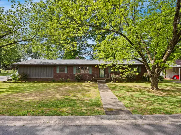 1414 Holloway St, Morrilton, AR 72110