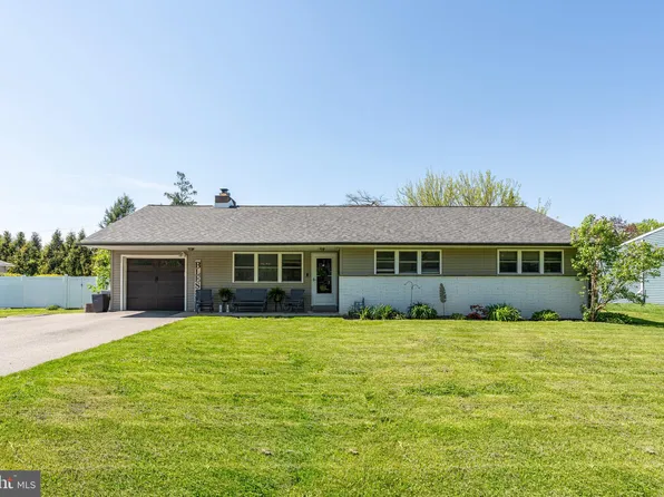 4145 Twynnwood Rd, Lafayette Hill, PA 19444