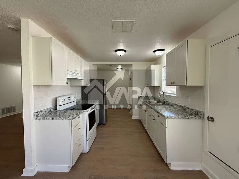 9315 Cliff Way St — Photo 7