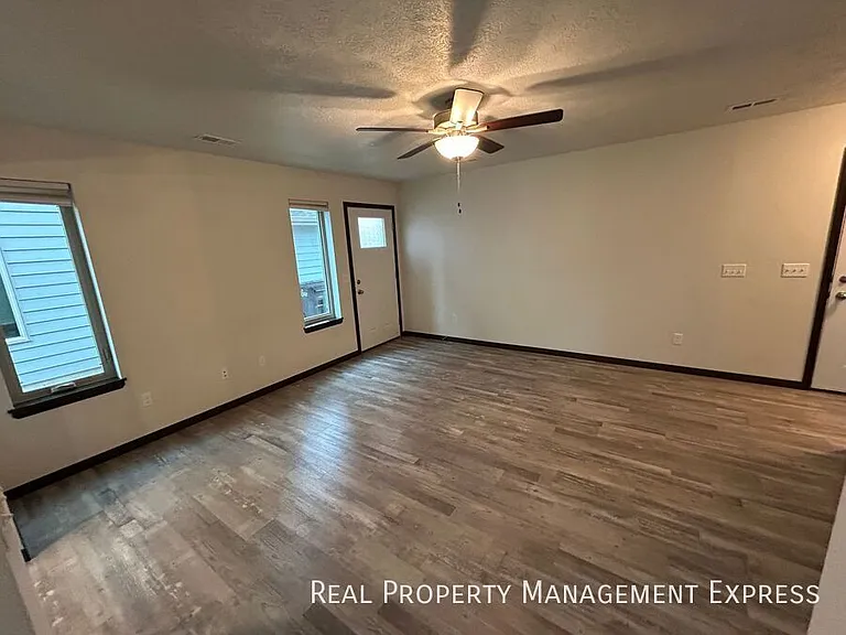 2214 S Ronsiek Ave — Photo 7