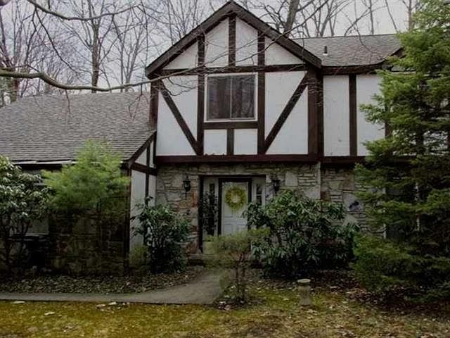 1st image of 102 Foxwood Ln