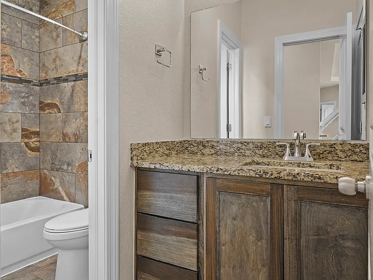 618 Rafael Marmolejo St — Photo 14