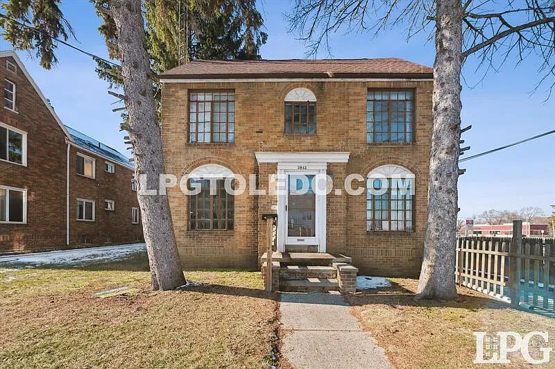 2 bed, 1.0 bath, 800 sqft, $850 — Photo 2
