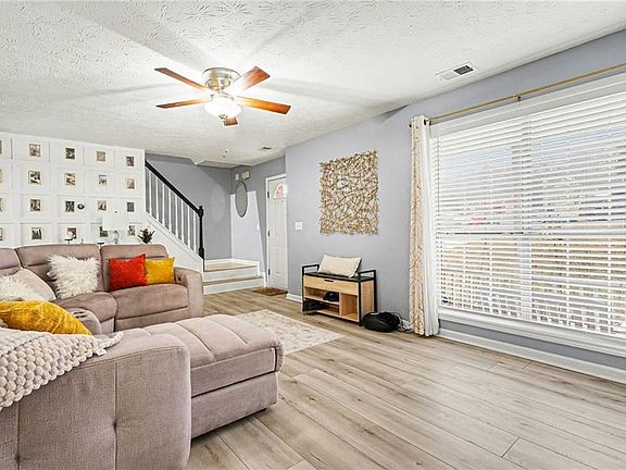 4th image of 653 Matt Ct