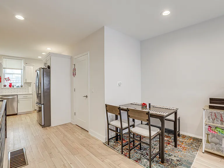 1322 S Mole St — Photo 7