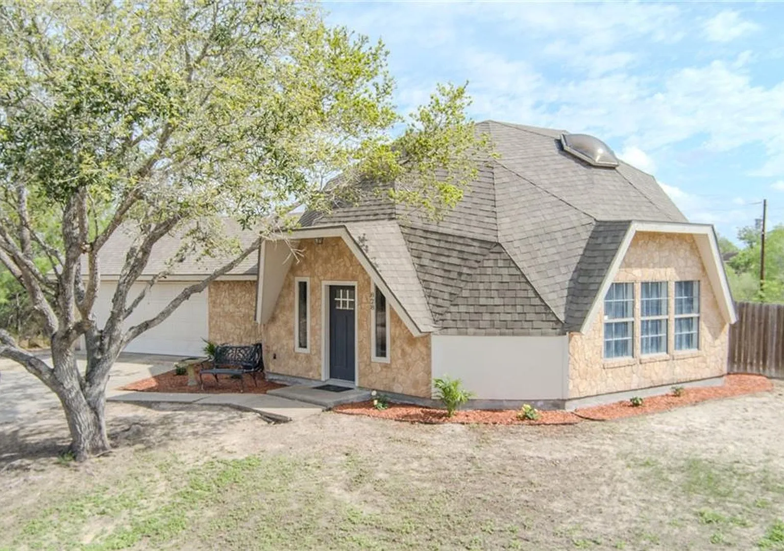 One-of-a-Kind Dome Home Near Dick Kleberg Park!-Kingsville — Photo 1