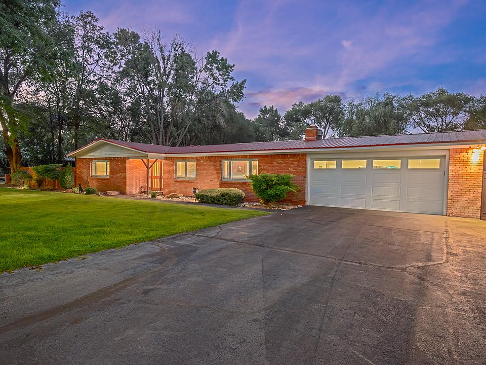 1st image of 415 Camino Del Bosque NW
