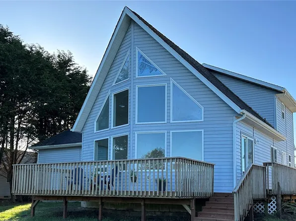 570 Canal Drive NE, Ocean Shores, WA 98569