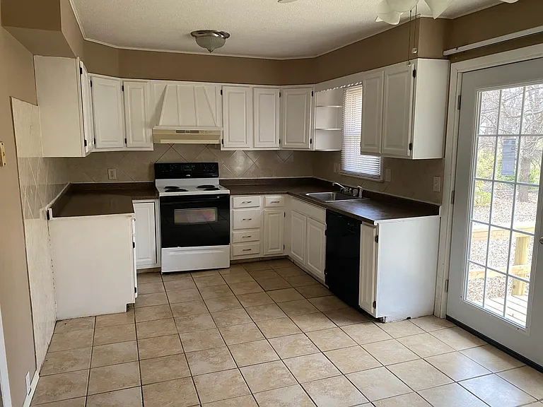 10401 Richmond Ave — Photo 5
