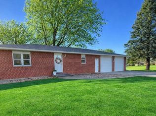 206 Pine St, Ursa, IL 62376