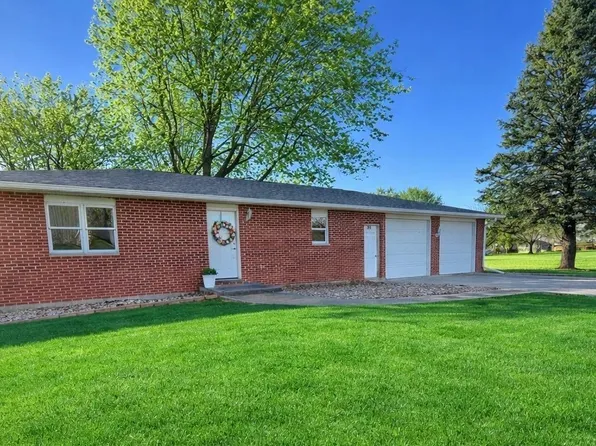 206 Pine St, Ursa, IL 62376