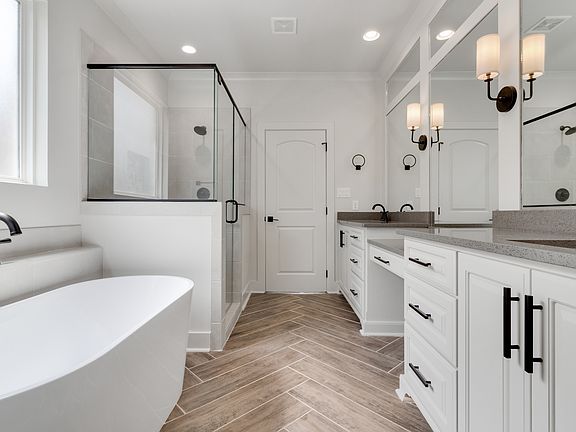 4th image of 31 Saffron Cir