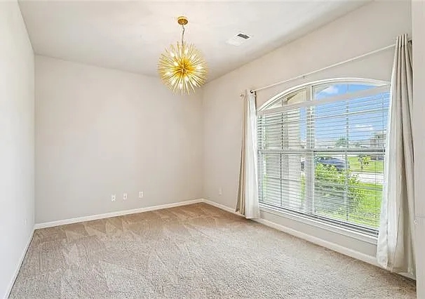 100 E Lake Ct — Photo 3
