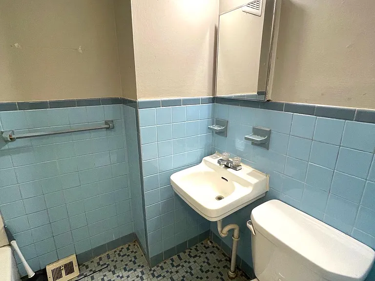 3330 Primrose Rd #1 — Photo 15
