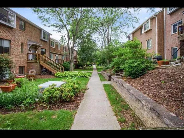 1724 Donlee Dr — Photo 10