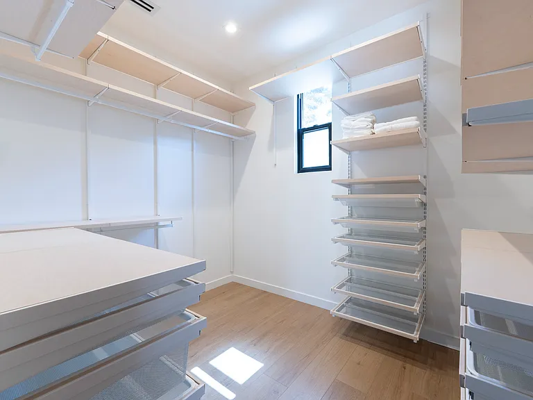2450 Coldwater Canyon Dr — Photo 15