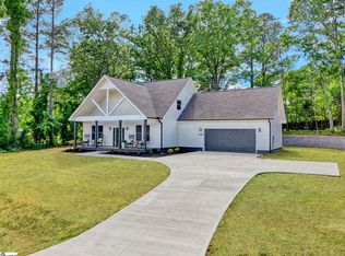 208 Pinehaven St, Laurens, SC 29360