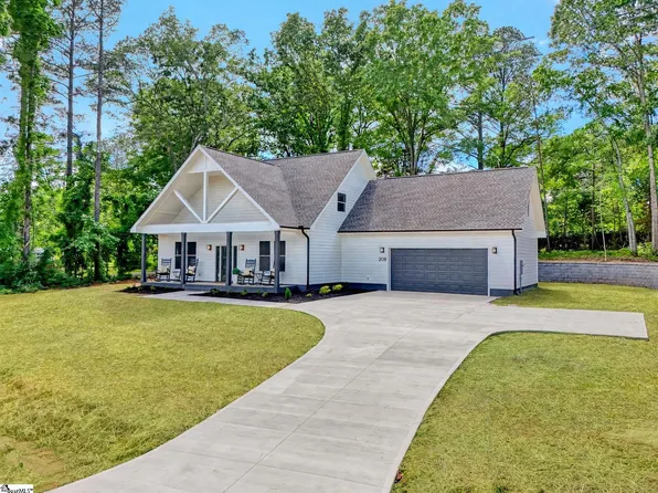 208 Pinehaven St, Laurens, SC 29360