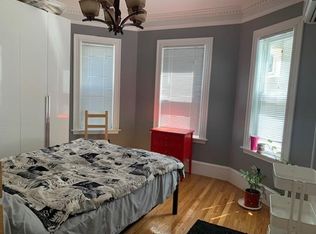 10 Ashton Pl #1, Cambridge, MA 02138