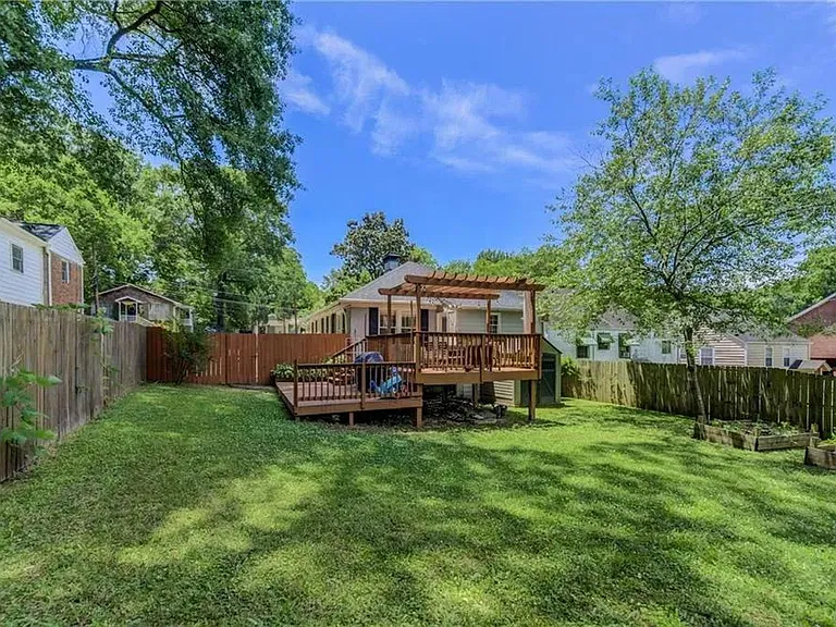 454 Kendrick Ave SE — Photo 2