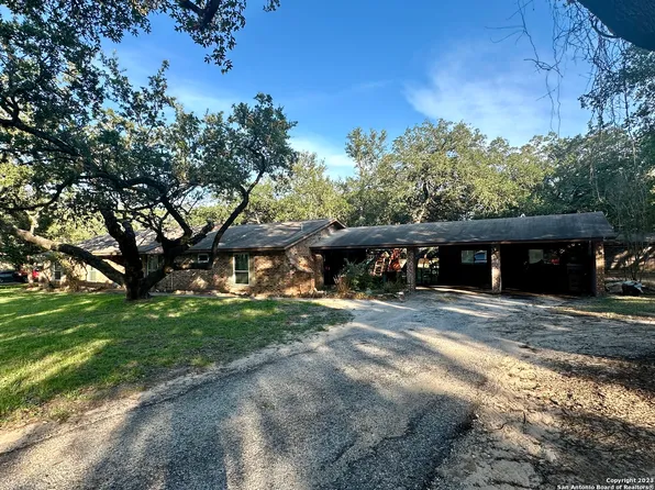 95 PULLIAM DR, Pleasanton, TX 78064