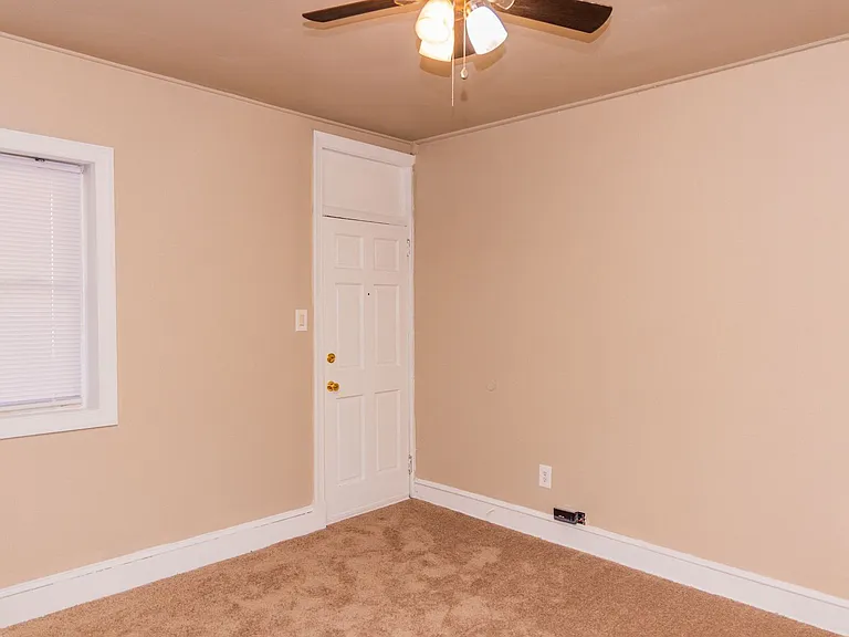 1019 W Leigh St — Photo 6