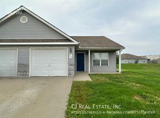 203 Birdie Dr, Pleasant Hill, MO 64080