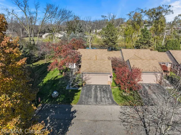 35562 Lark Hbr, Farmington, MI 48335