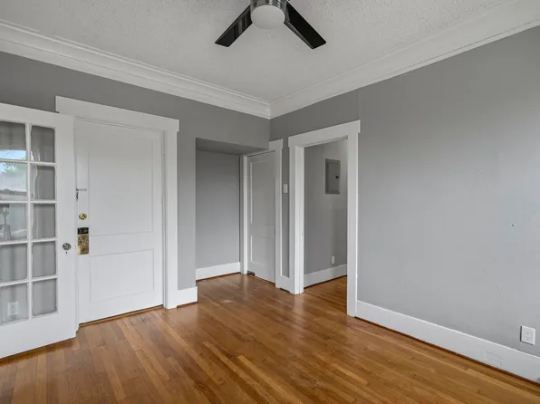 1044 W Mistletoe Ave APT 4, San Antonio, TX 78201