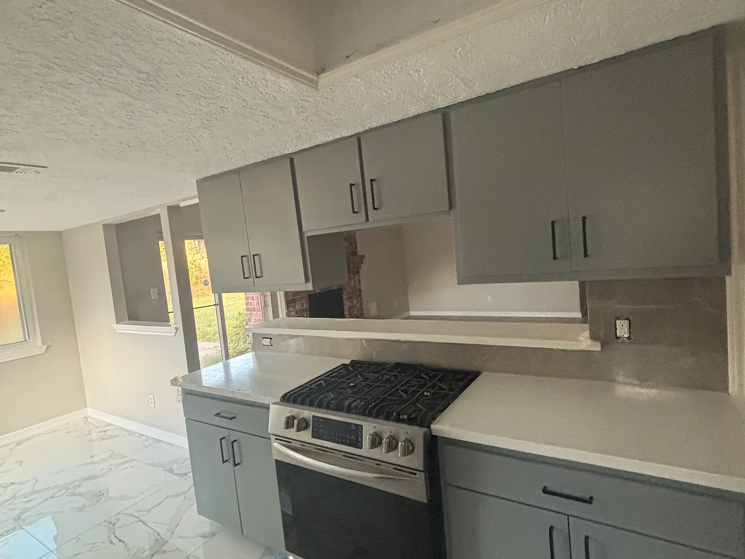 3 bed, 1704 sqft, $2,000 — Photo 2