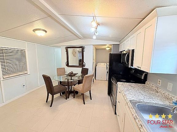 5th image of 24 Palm Castle Dr
