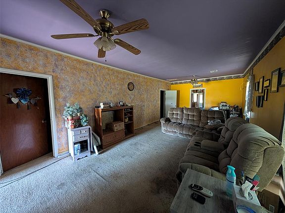 4th image of 814 W Broadway St
