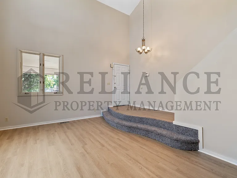 445 N Richmond Ave — Photo 10