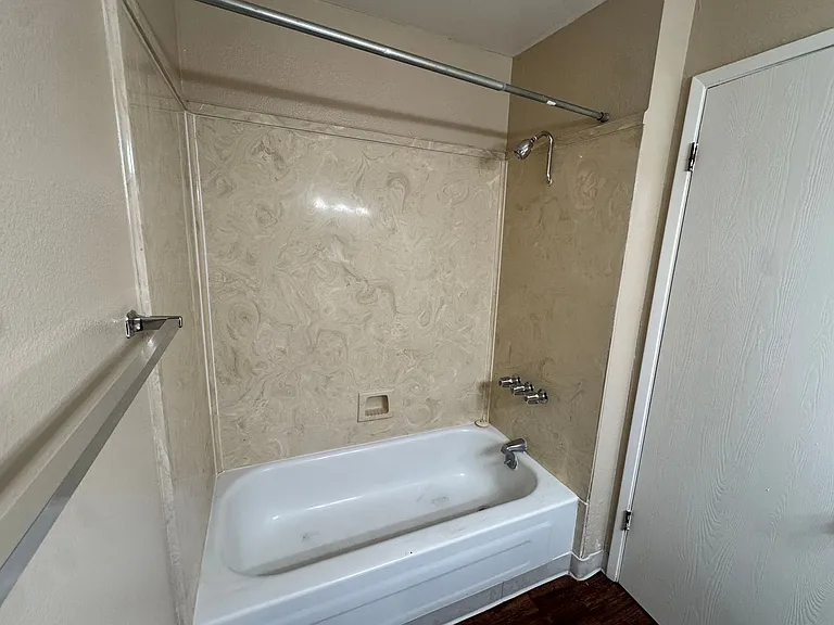 Acacia Apartments — Photo 46