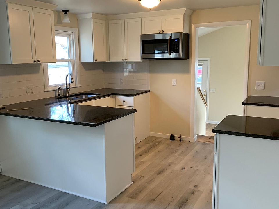 Brand new Kitchen w/ granite tops and tiled back splash New stainless appliance being delivered