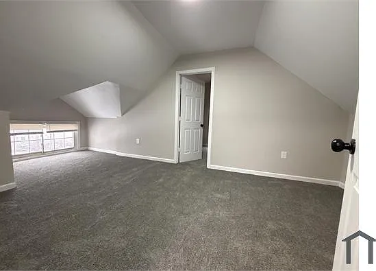 10905 Elmwood Ave — Photo 10