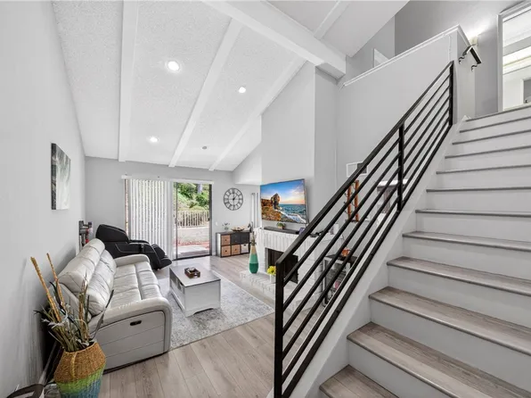 949 Creekside Dr, Fullerton, CA 92833