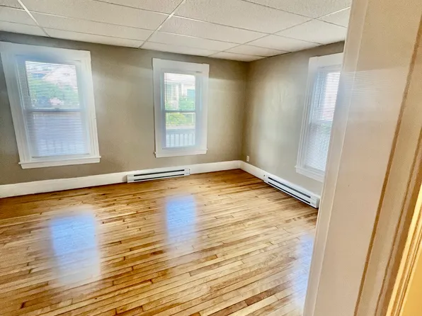 31 Russell St APT 1F, Worcester, MA 01609