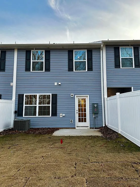 3 bed, 2.5 bath, 1416 sqft, $1,790 — Photo 2