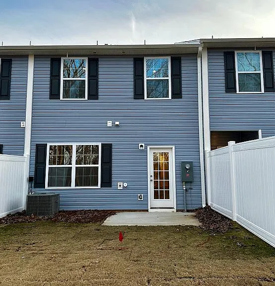 1115 Evelynnview Ln — Photo 2