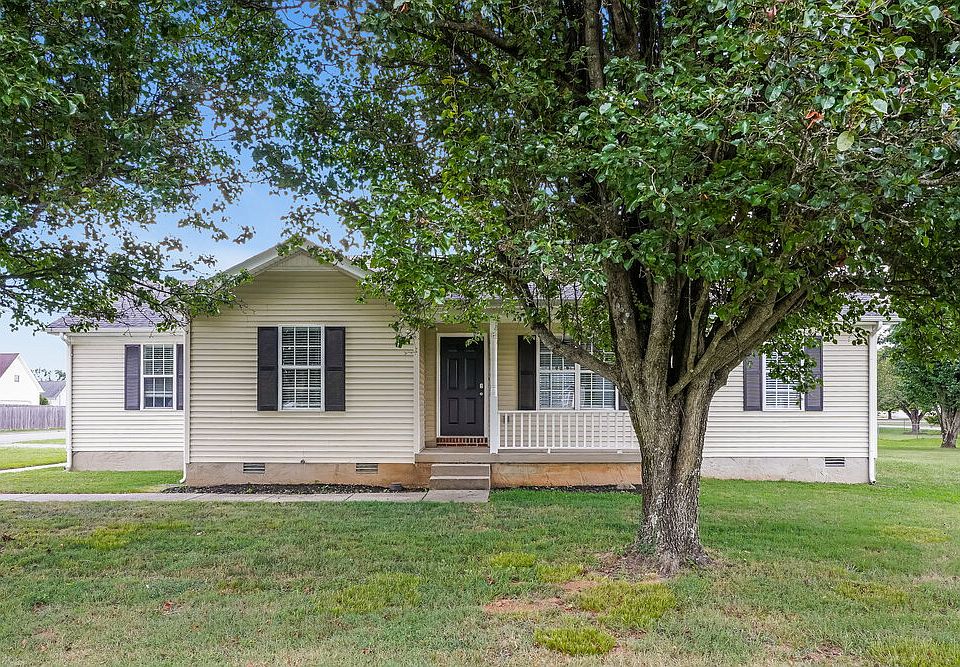 1st image of 2826 Henderson Ln
