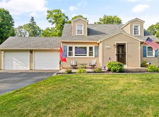 660 Beverly Dr, Webster, NY