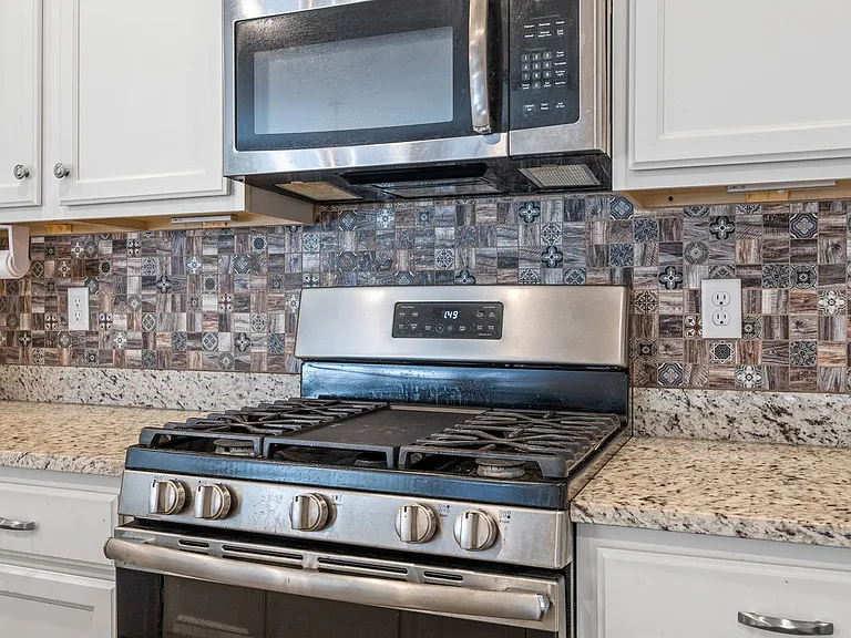4 Tatum Ln — Photo 17