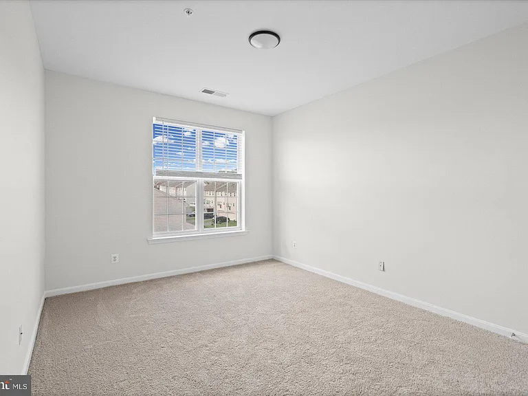 1670 Mohegan Dr #B — Photo 25