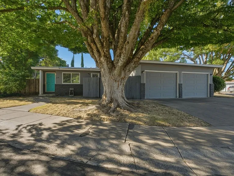 5121 Earls Ct — Photo 2