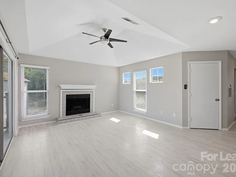 18841 Vineyard Point Ln — Photo 6