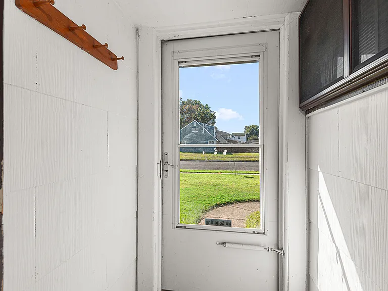 305 N Park Dr — Photo 22