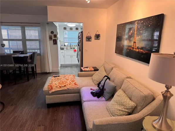 5300 Washington St APT J214, Hollywood, FL 33021