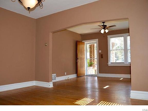 3rd image of 2455 Ashland Ave