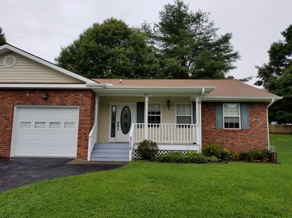 115 E Meadow Ln, Horse Shoe, NC 28742
